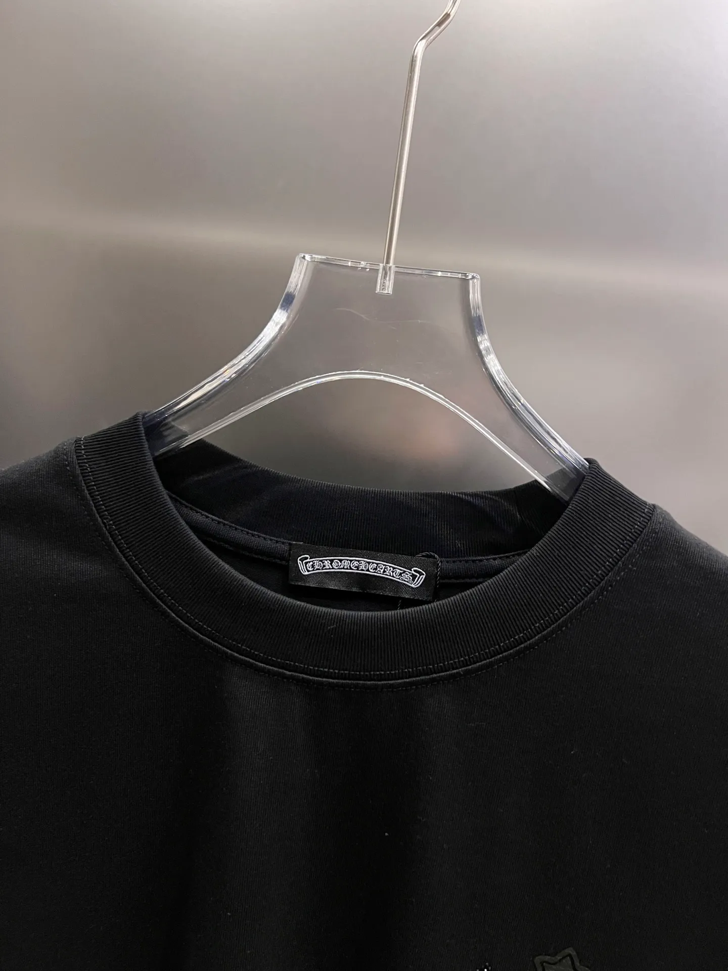 🅿️190 CH Crow 2025 Autumn and Winter New Short-sleeved T-shirt Cross leather craft Customized hardware metal + Middle Eastern Australian diamond design craft The real thing is great🔥Same style for men and women, loose version Size S M L XL XXL Five sizes Black White Angora Red